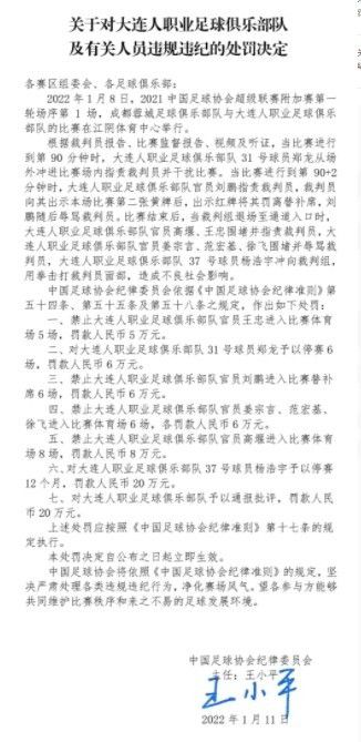 打着伯恩遗产的名号，《谍影重重4》照旧覆盖在伯恩的光环之下，影片很是悲剧的逗留在既想自立门户，可是又没法跳出前作框架的为难地步，虽然说标榜出的是谍影重重第四部的续集，可是非论从内容和质量上都不达标，从内容上说，这部《谍影重重4》伯恩的遗产只能算伯恩系列的旁系作品，从质量上来讲，第四部也没法挤进经典前三部的序列。